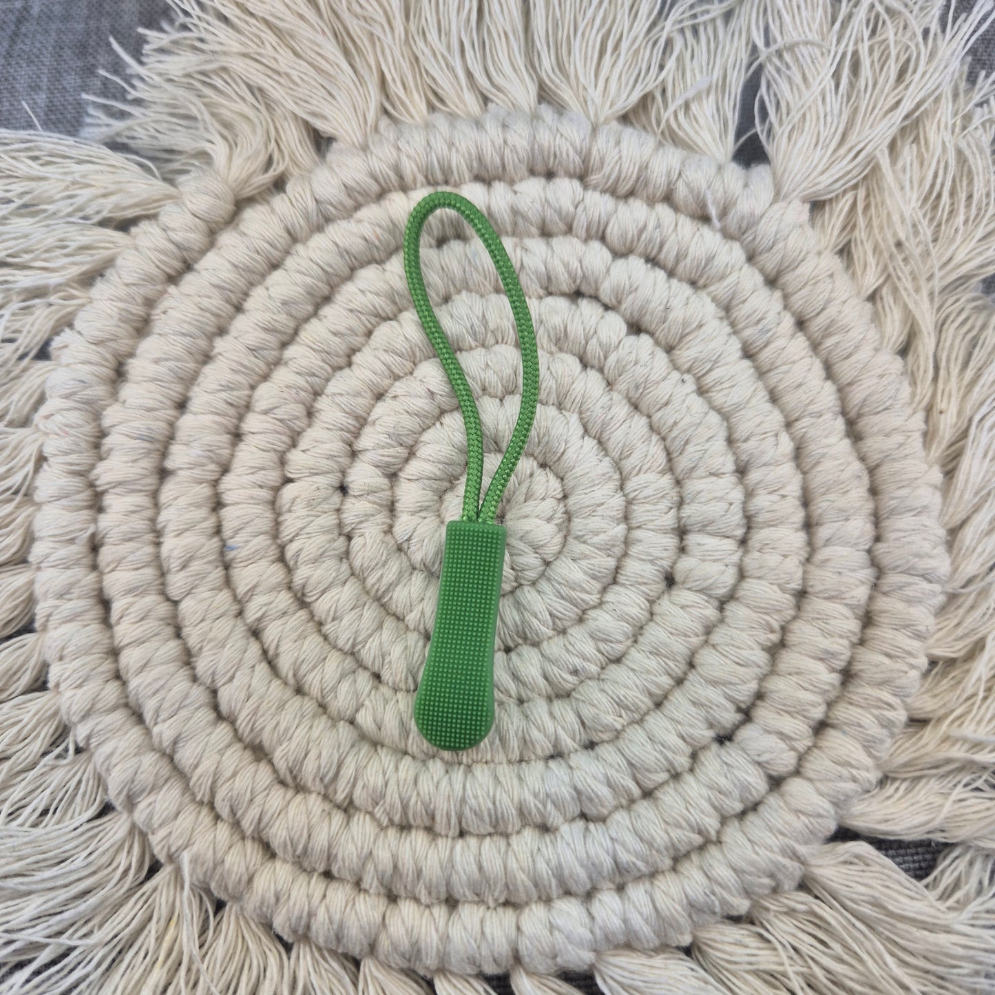 ZIPPER ANHÄNGER | Hellgrün