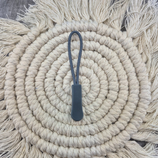 ZIPPER ANHÄNGER | Grau