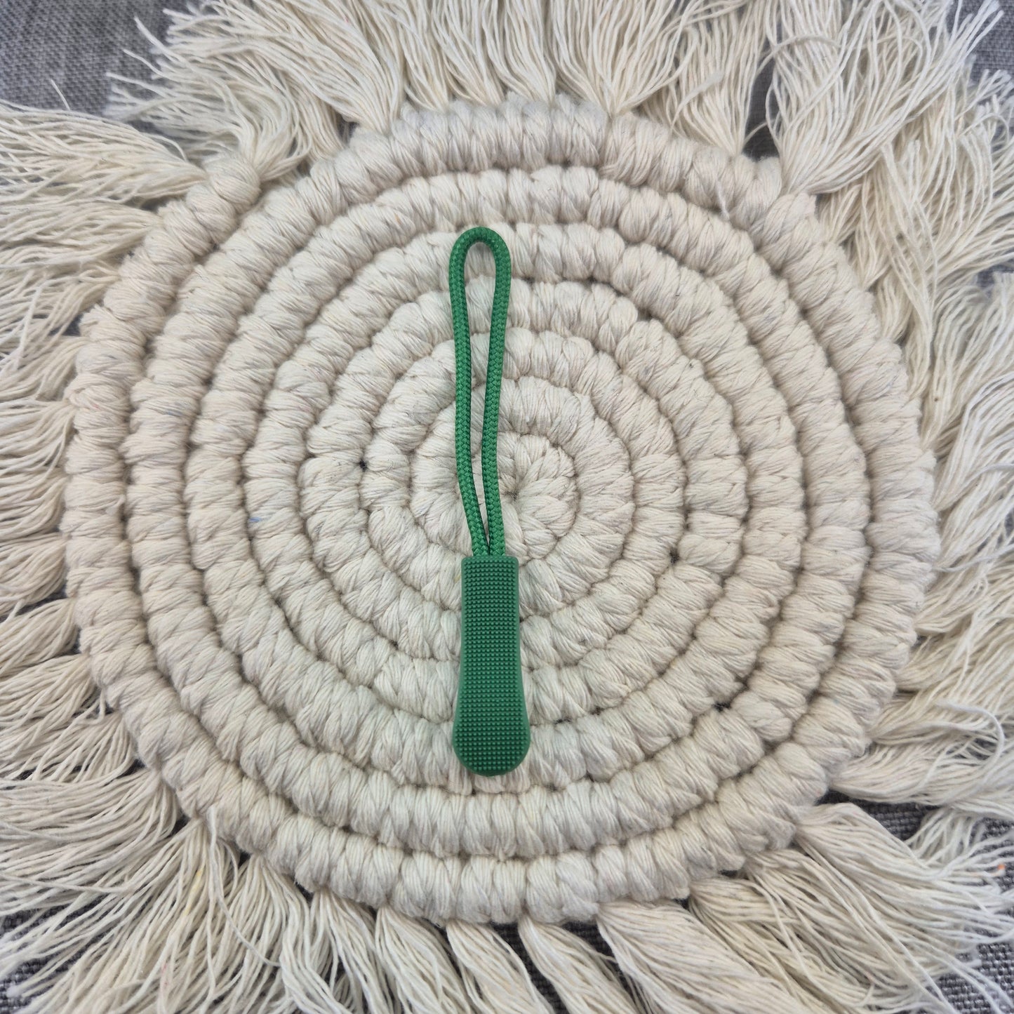 ZIPPER ANHÄNGER | Dunkelgrün